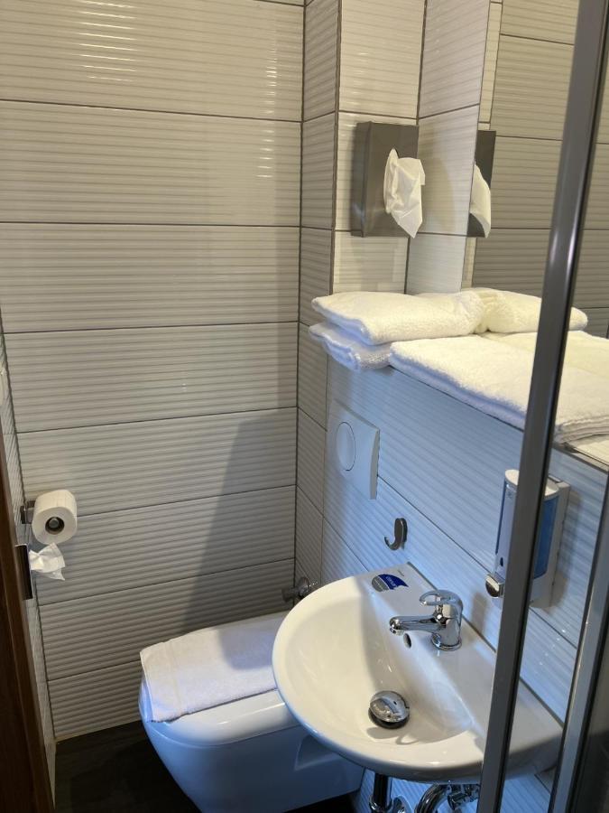 Hotel Pasa Paradies Kostenlose Parkplaetze Hanau Eksteriør billede